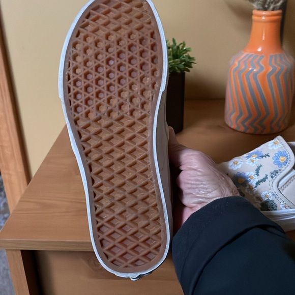 Vans floral slip on sneakers, worn once, excellent cond , Size 5.5 - Picture 7 of 7